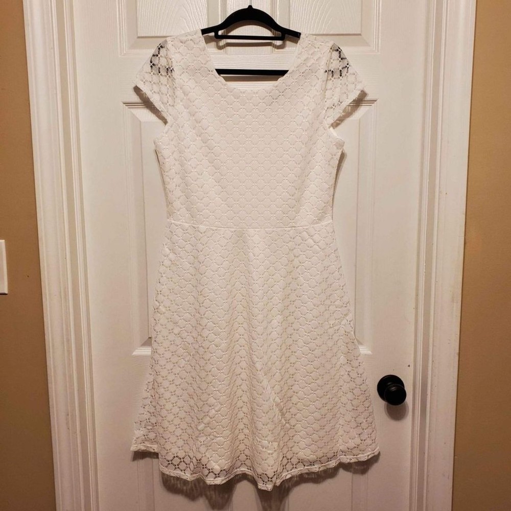 NWT Salon Studio Women's White Lace Overlay Fit & Flare Dress - Size Small